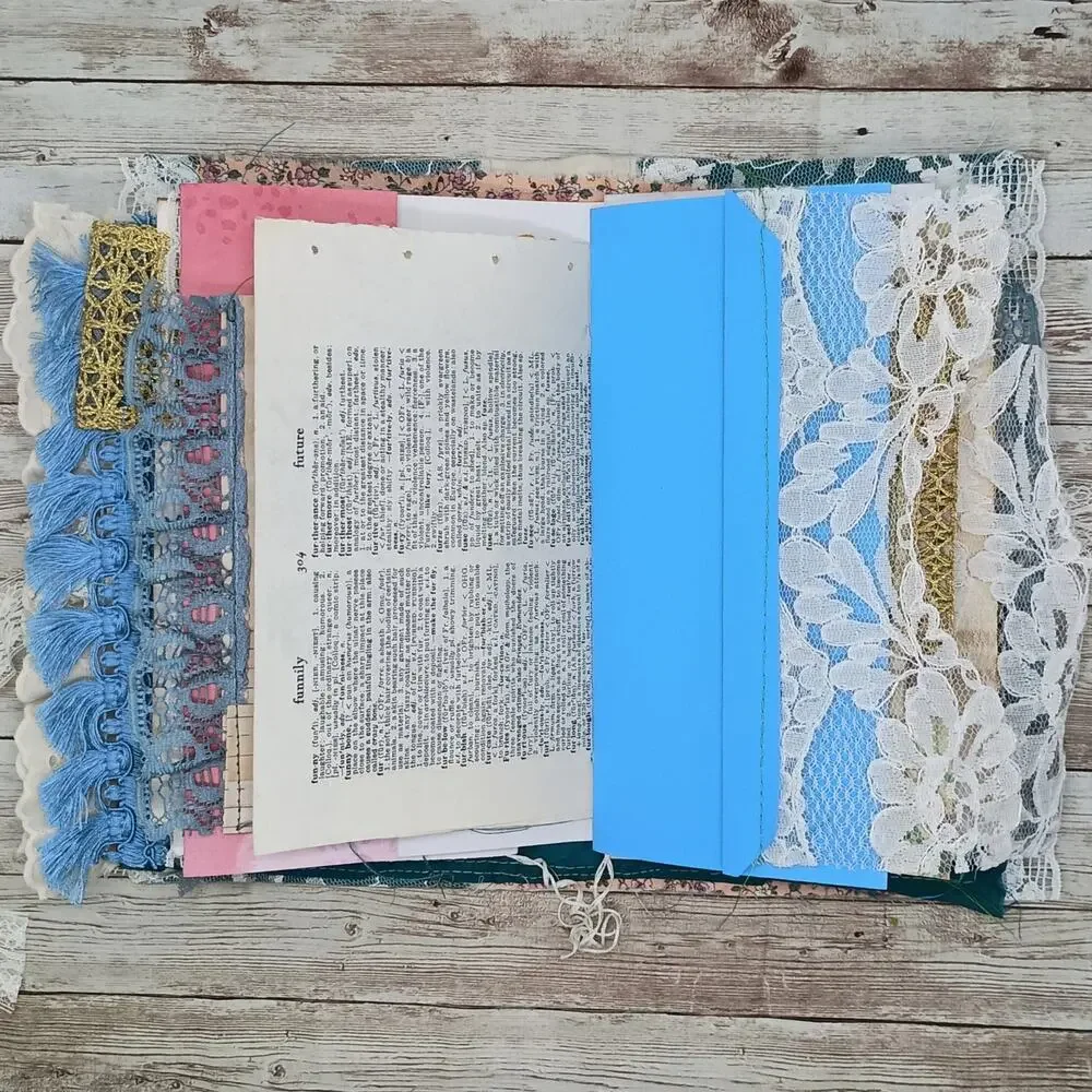 Turquoise Embellished Junk Journal: Flowers, Birds and Butterflies (Discover)